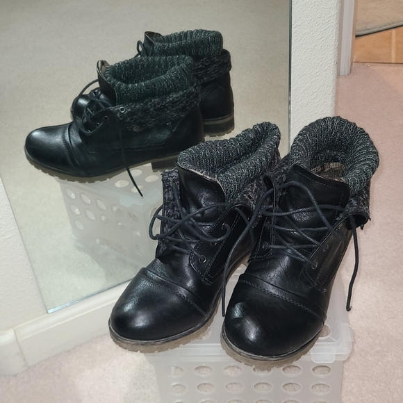 Boots - Picture 4 of 8